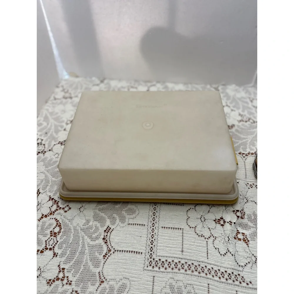 VTG Tupperware Rectangular Cake Taker Harvest Gold 15x11 Food Storage 622 623